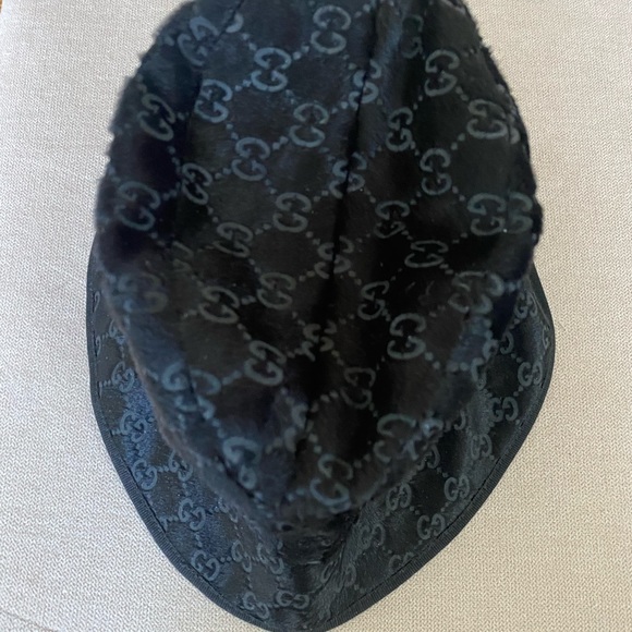 Gucci leather hide black bucket hat size small, silk lining ,made in Italy - Picture 7 of 8